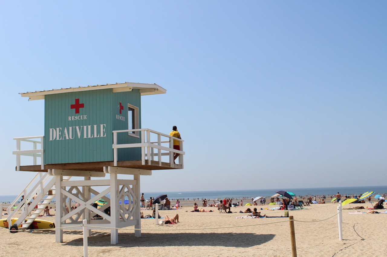 plage et sable de Deauville.