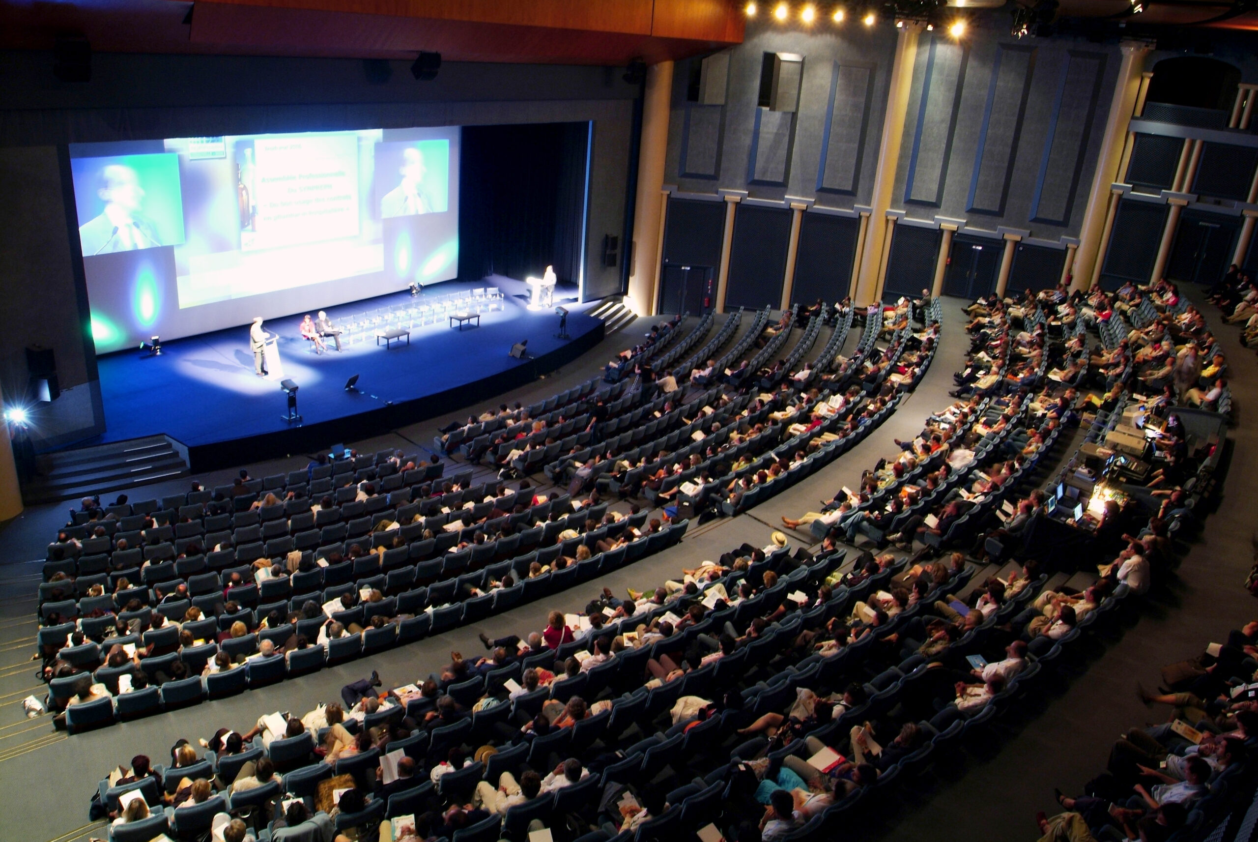 nombreux participants en convention